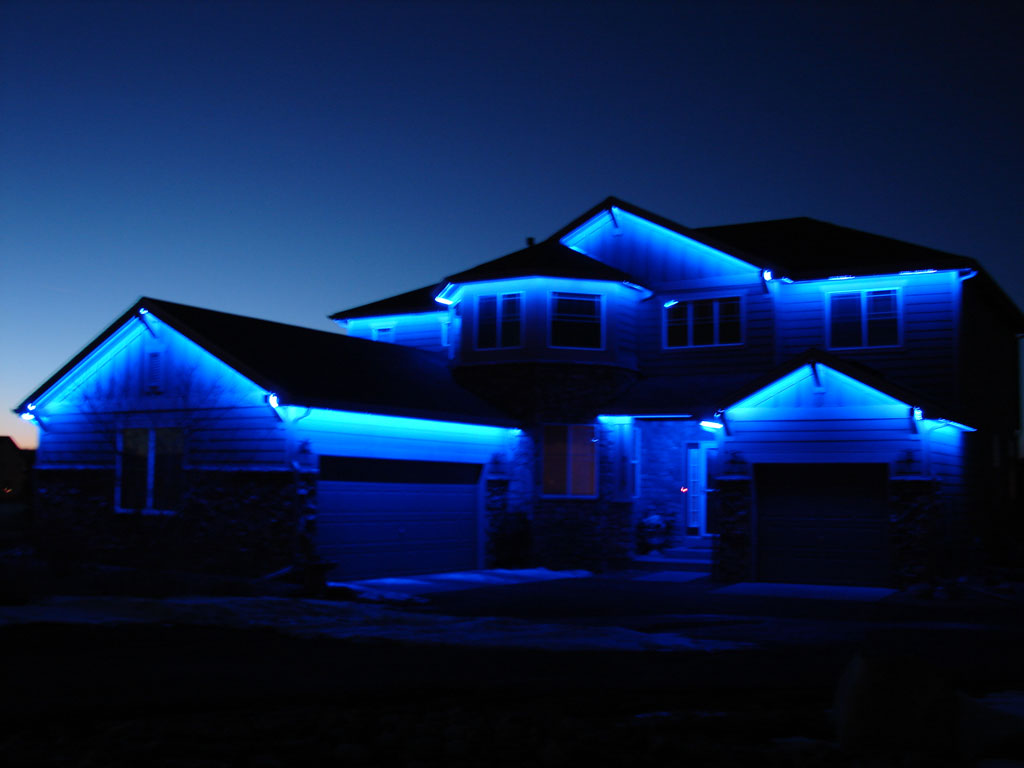 подсветка дома снаружи светодиодной лентой
